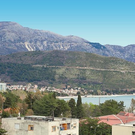 Private Accommodation Ivanovic Tivat Exterior photo